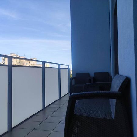 Apartamenty Metro Targowek 27 Варшава Екстериор снимка