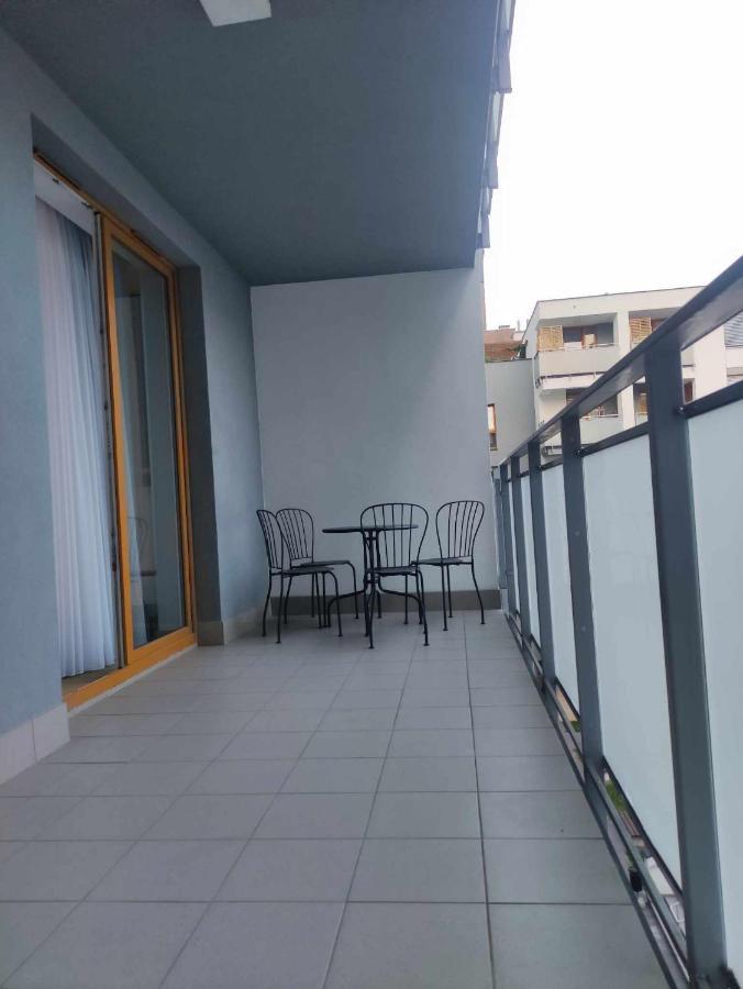 Apartamenty Metro Targowek 27 Варшава Екстериор снимка